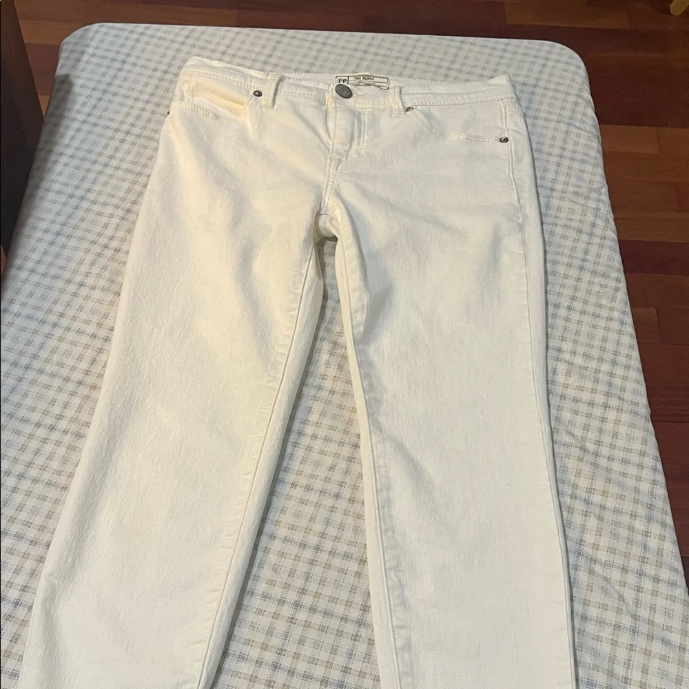 Free People Summer Ready Beachy Bodycon HOT Vacation White Stretch Jean size 27
